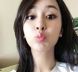女明星嘟嘴图片,捕捉镜头下的甜美瞬间