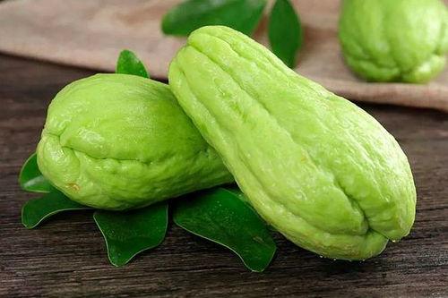 临沂吃生瓜网红叫什么名字,挑战味蕾极限，揭秘“生瓜哥”传奇故事