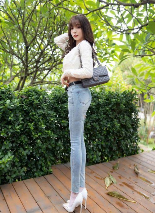 美腿丝袜合集小说,美腿丝袜合集的激情演绎