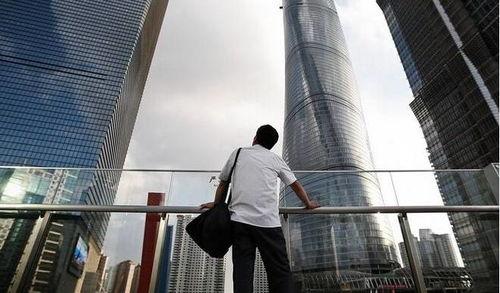 哈尔滨江边爆料事件视频,真相与争议交织的现场直击