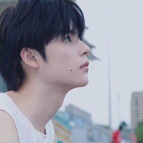 娱乐吃瓜的头像男生真人